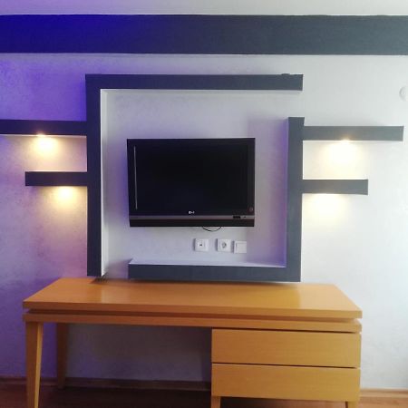 Uenaten Otel Gaziemir Екстериор снимка