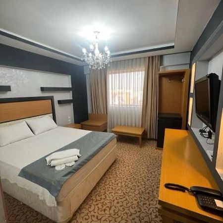 Uenaten Otel Gaziemir Екстериор снимка