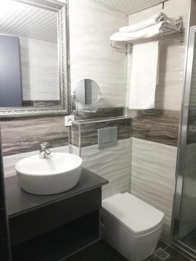 Uenaten Otel Gaziemir Екстериор снимка