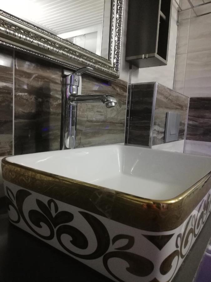 Uenaten Otel Gaziemir Екстериор снимка
