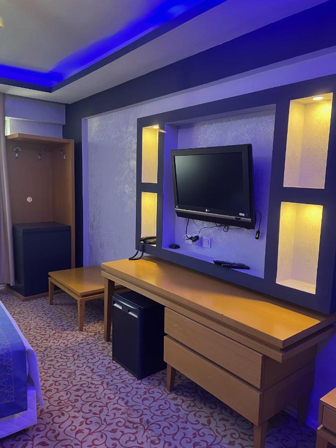 Uenaten Otel Gaziemir Екстериор снимка
