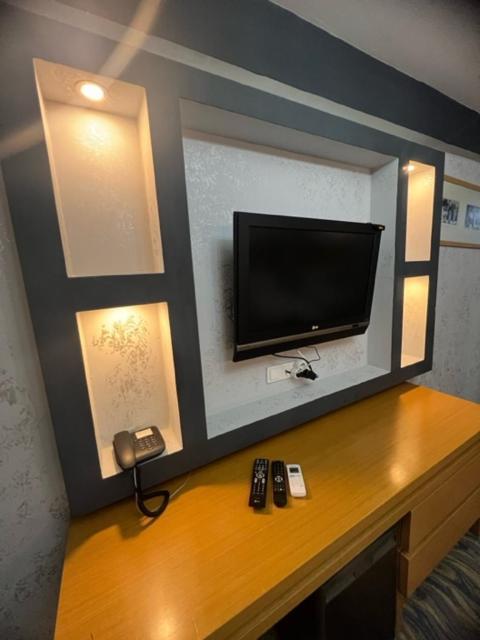 Uenaten Otel Gaziemir Екстериор снимка