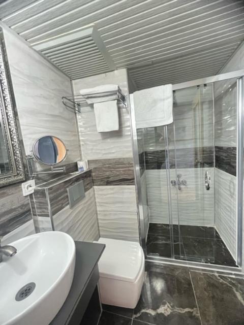 Uenaten Otel Gaziemir Екстериор снимка