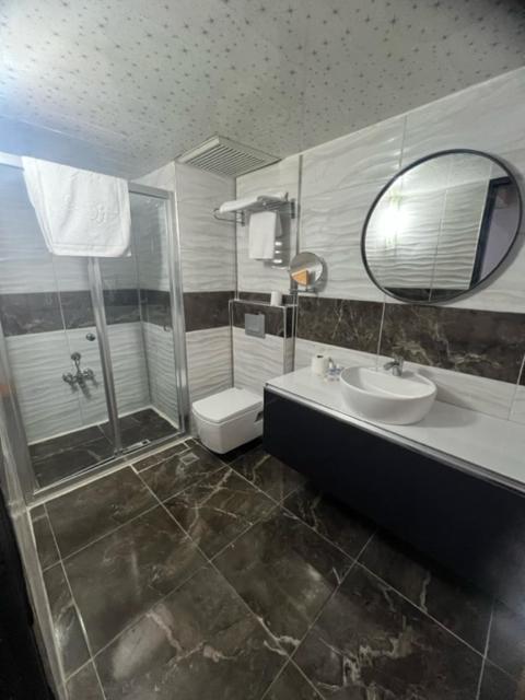 Uenaten Otel Gaziemir Екстериор снимка
